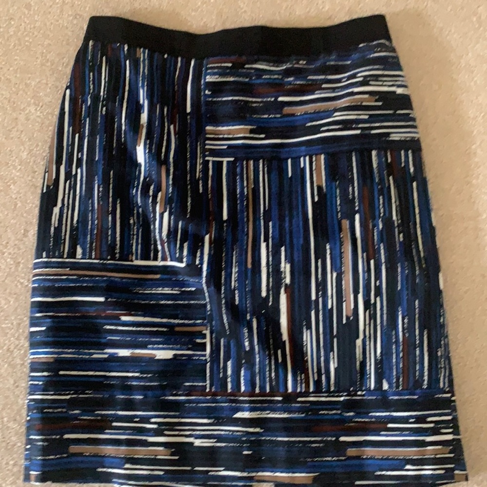 Ann Taylor 6 skirt abstract lines blue and black